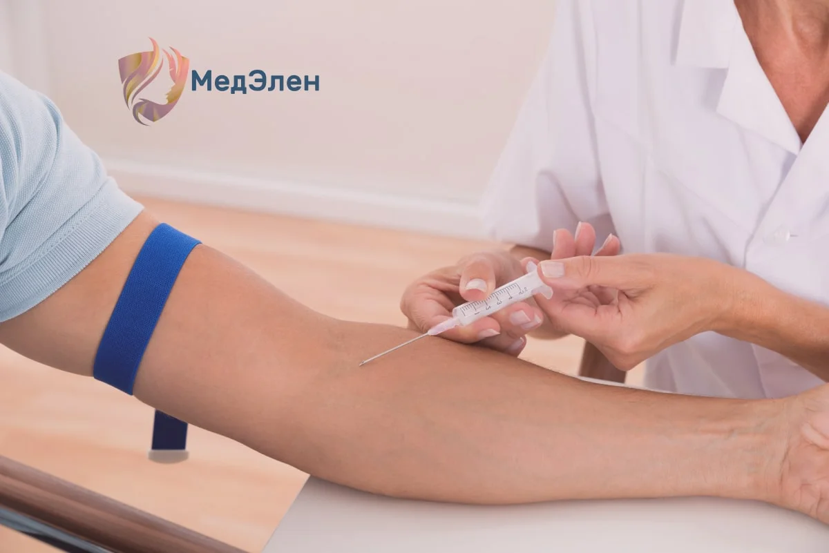 Укол в вену Человеку делают укол в вену